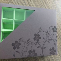 Edle Faltschachtel mit Blütenprägung und Sichtfenster in 3 Größen – Bild 3